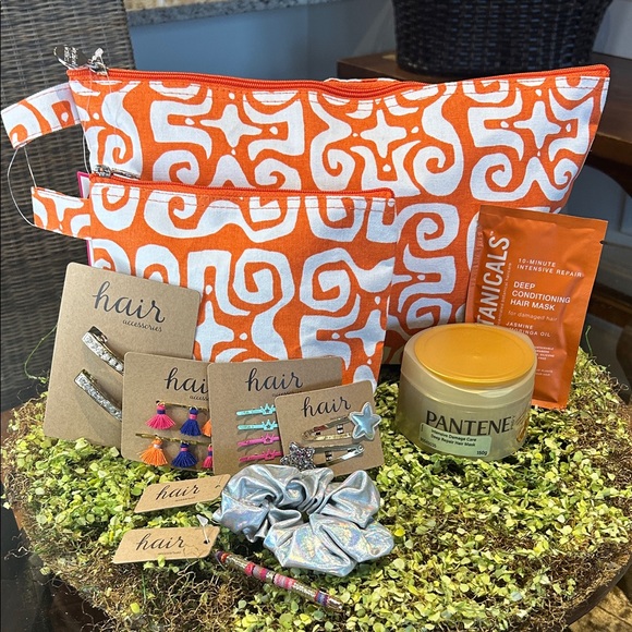 Buckhead Betties Handbags - Buckhead Betties Orange/White Cosmetic Bag Set with Hair Care & Accessories NWT